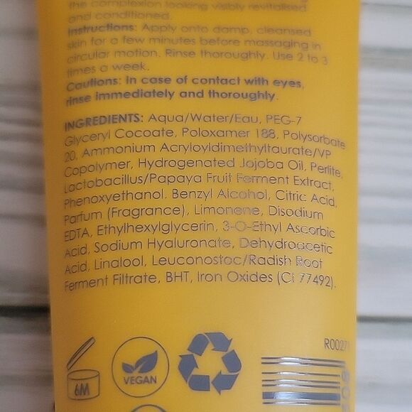 Rodial Vitamin C Papaya Enzyme Scrub - Picture 3 of 5